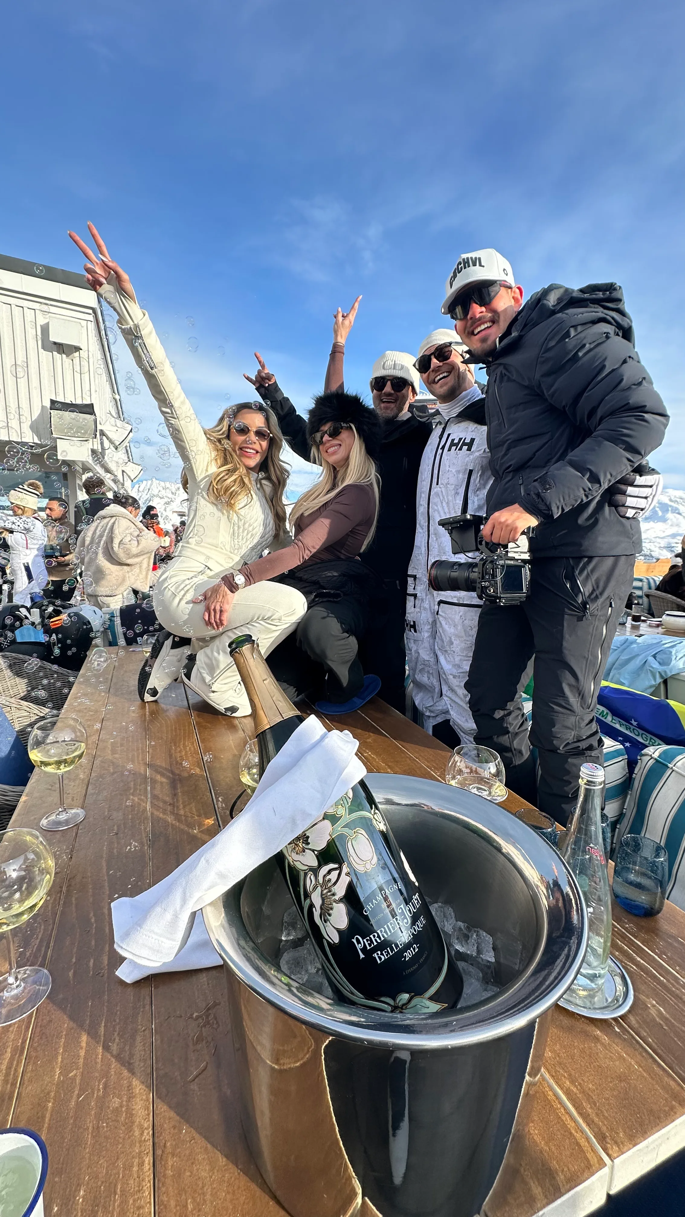 Courchevel Media photographer with clients during an après-ski afternoon in Courchevel.