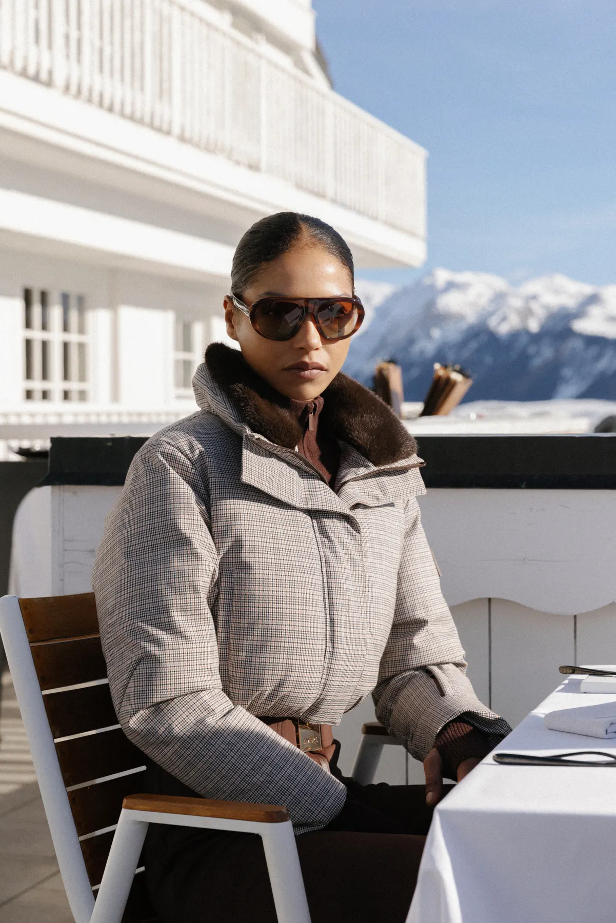 Woman wearing a gray AMERL ski jacket during a luxury ski holiday in Courchevel.