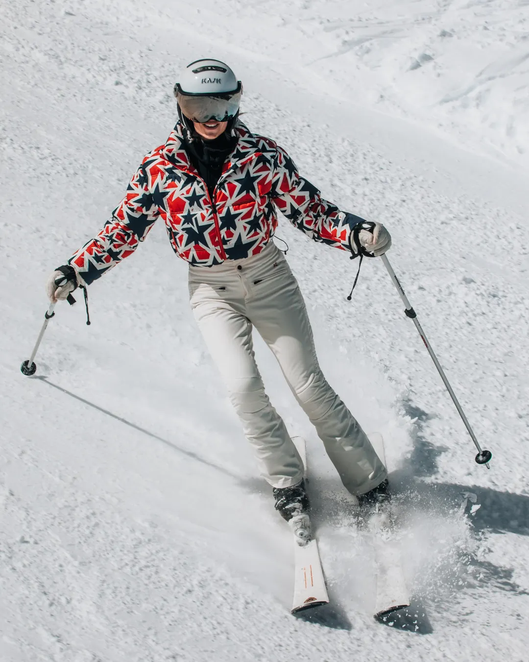 Woman wearing a Perfect Moment patterned ski jacket while skiing in Courchevel.